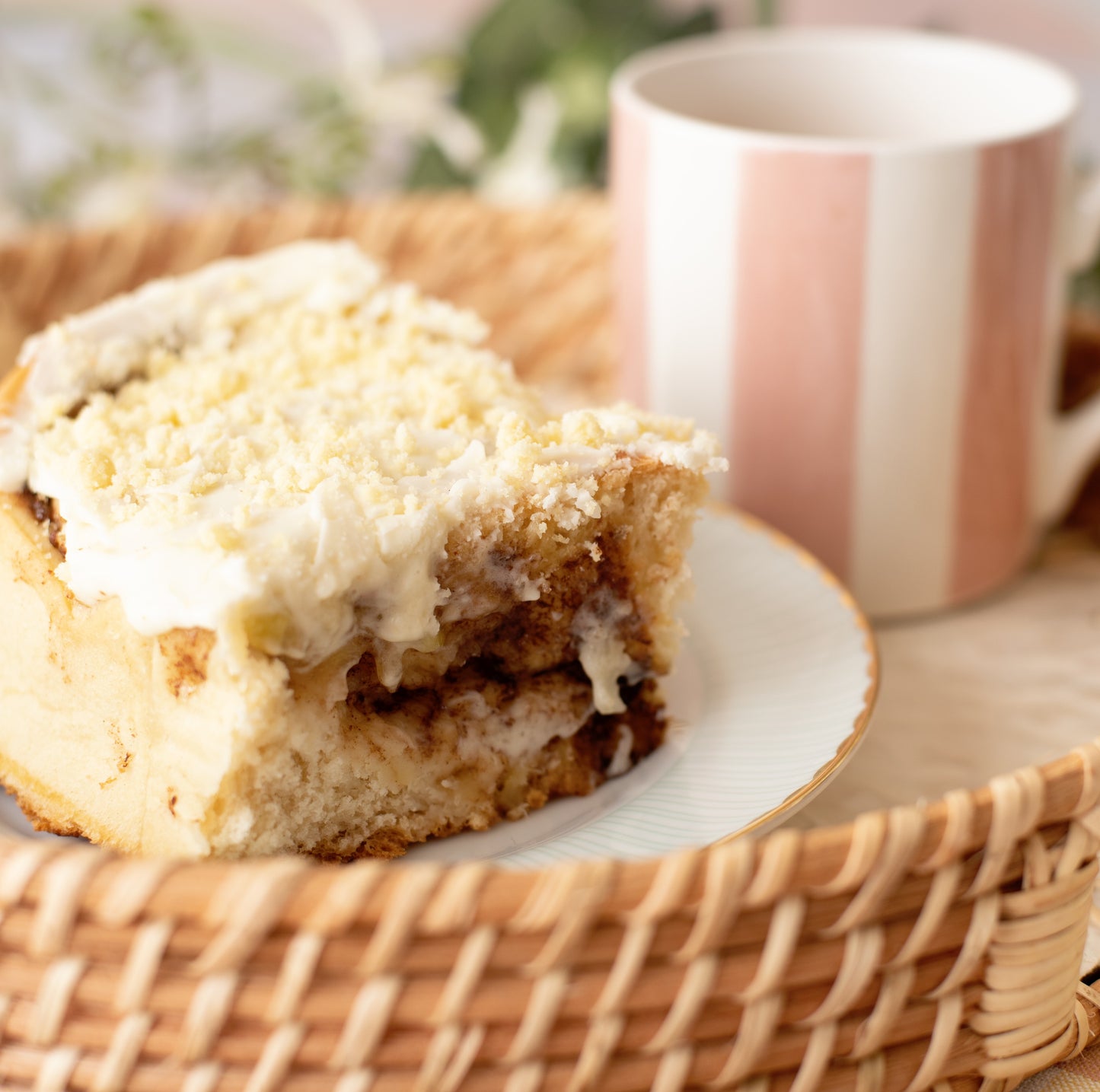 The Apple Crumble Cinnamon Bun Box of 6